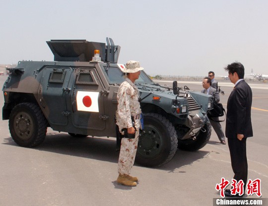 Ngày 27 tháng 8 năm 2013, ông Shinzo Abe trong chuyến thị sát cơ sở của Lực lượng Phòng vệ Nhật Bản tại Djibouti, căn cứ làm nhiệm vụ chống cướp biển